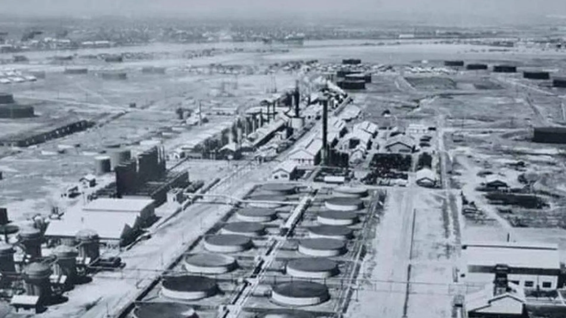 Vista de la refinería de Mata Redonda en los años de 1920. Mediateca INAH